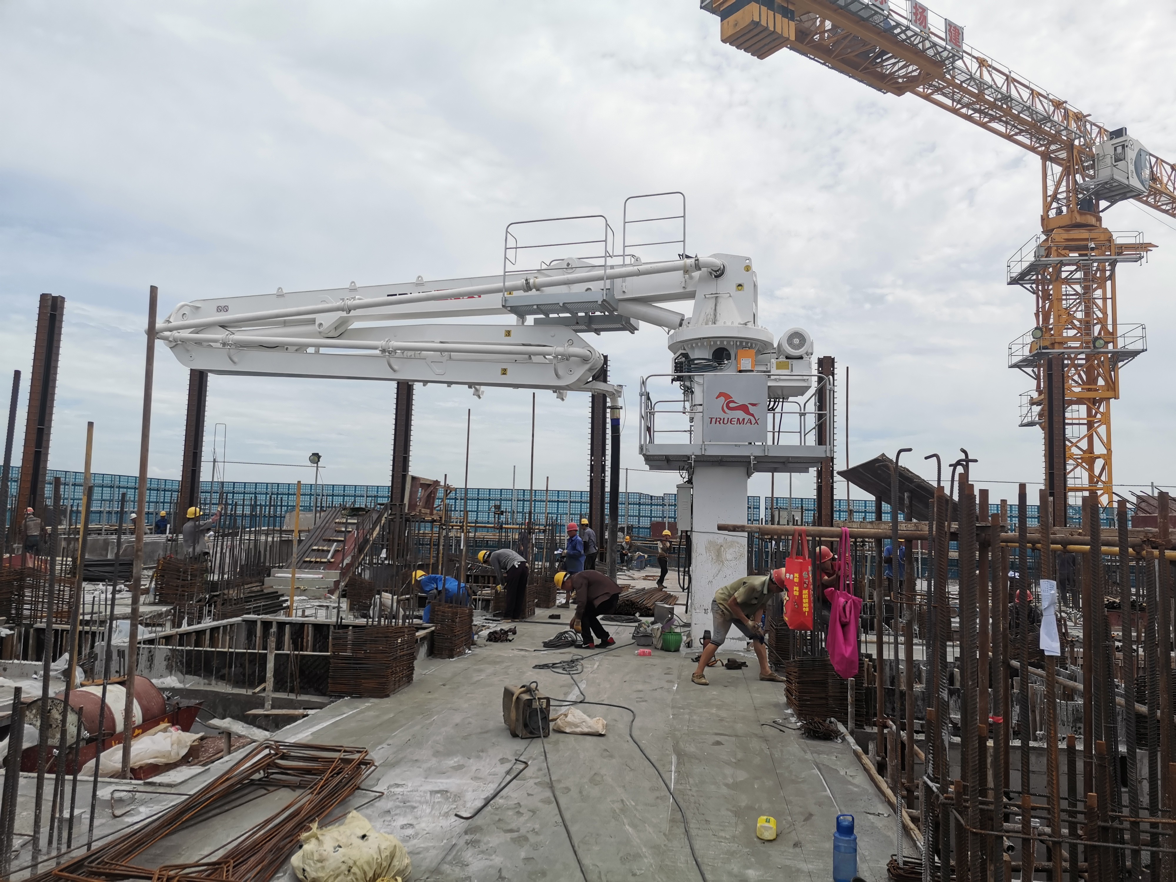 液壓混凝土布料機(jī) 液壓混凝土布料機(jī)