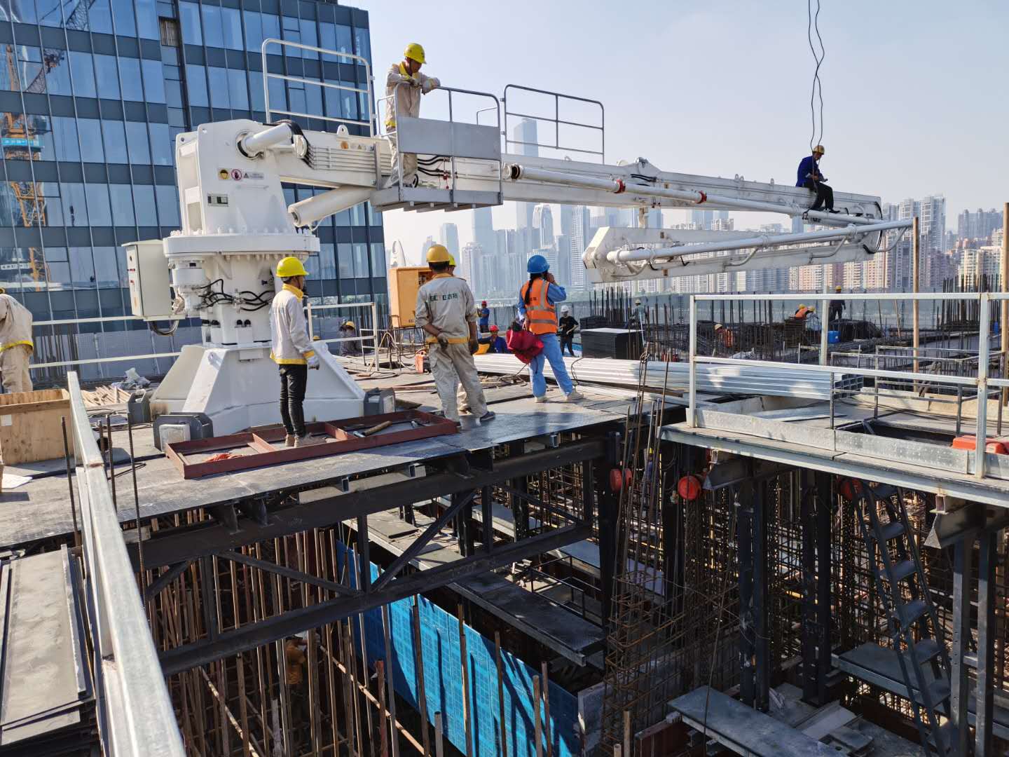 爬模液壓布料機 爬模液壓布料機