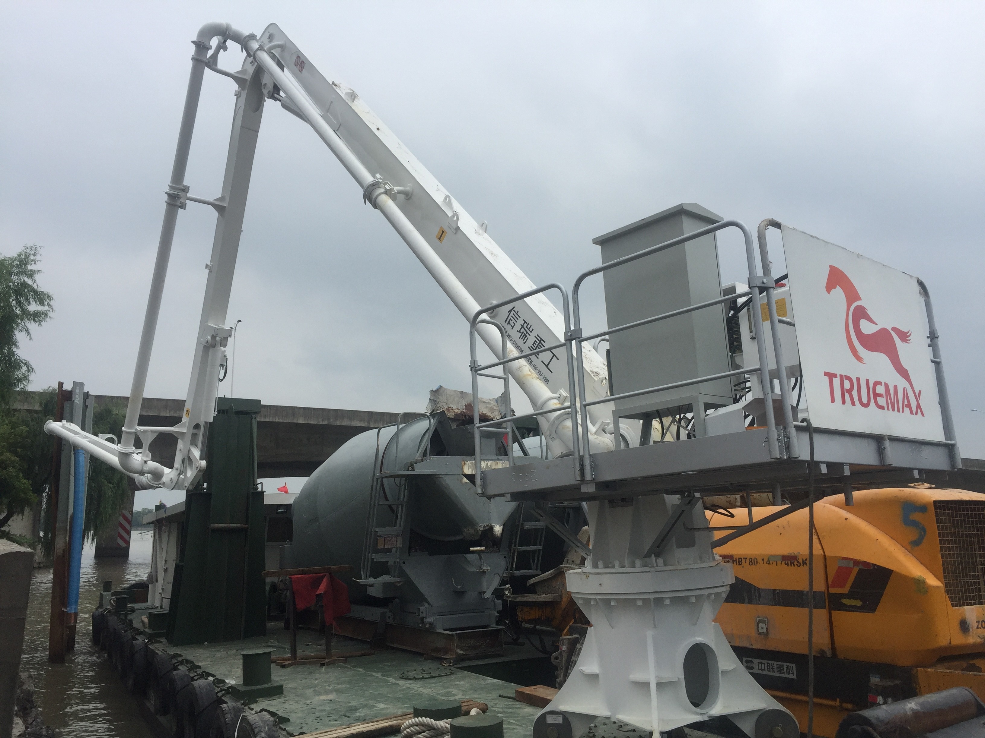 17米液壓布料機(jī) 17米液壓布料機(jī)