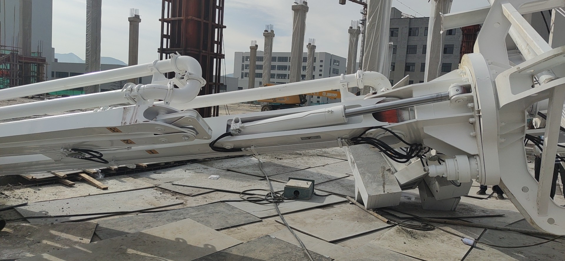 車輪式液壓布料機 車輪式液壓布料機