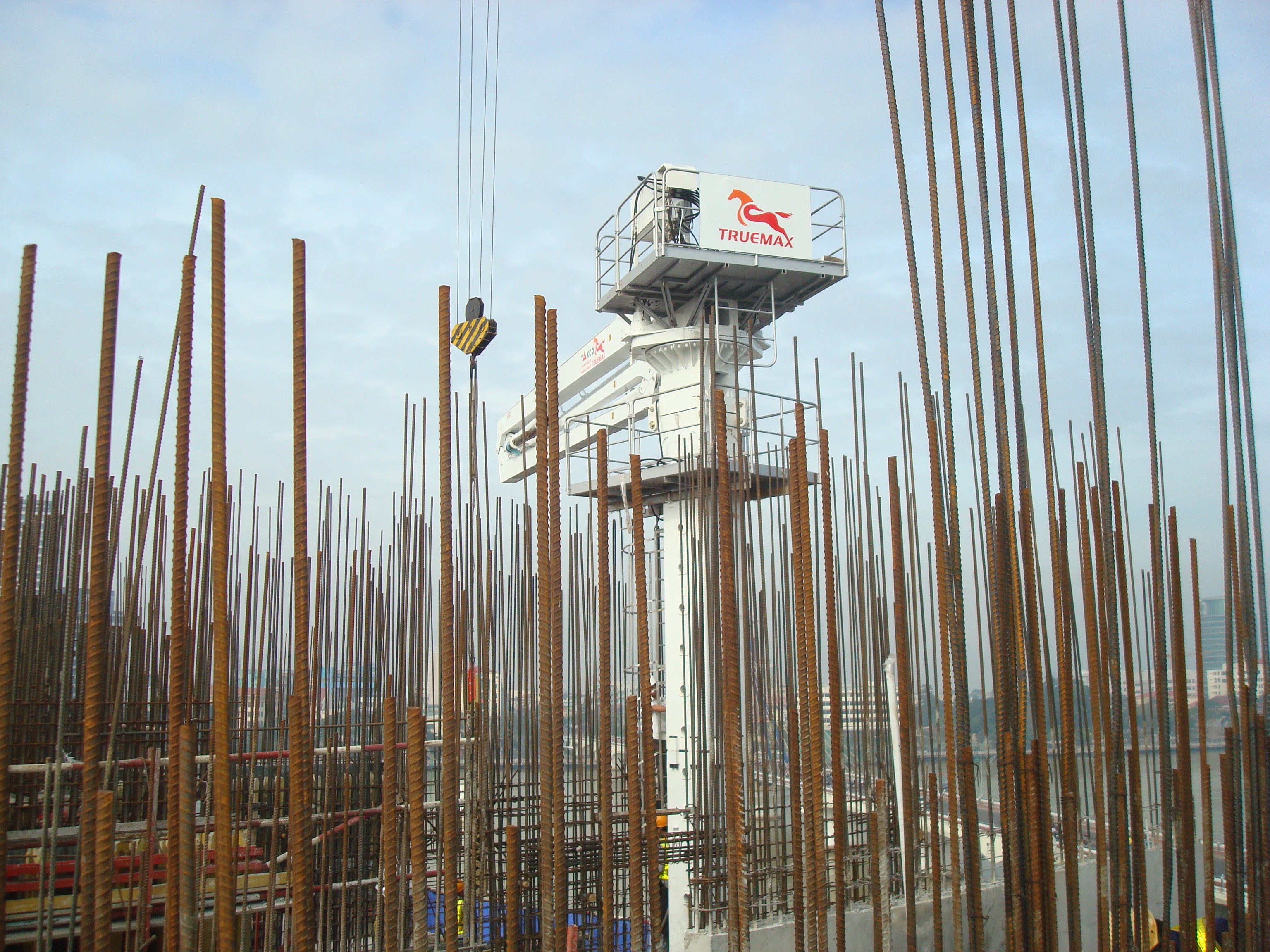 內(nèi)爬混凝土液壓布料機